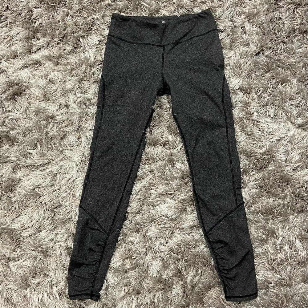 Kyodan women grey and black tone on tone workout leggings. Size S. Used.